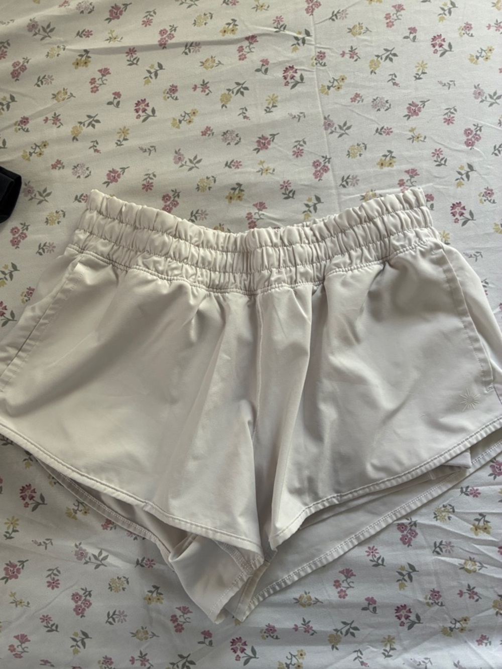 Women’s Aerie Elastic-Waist White Shorts